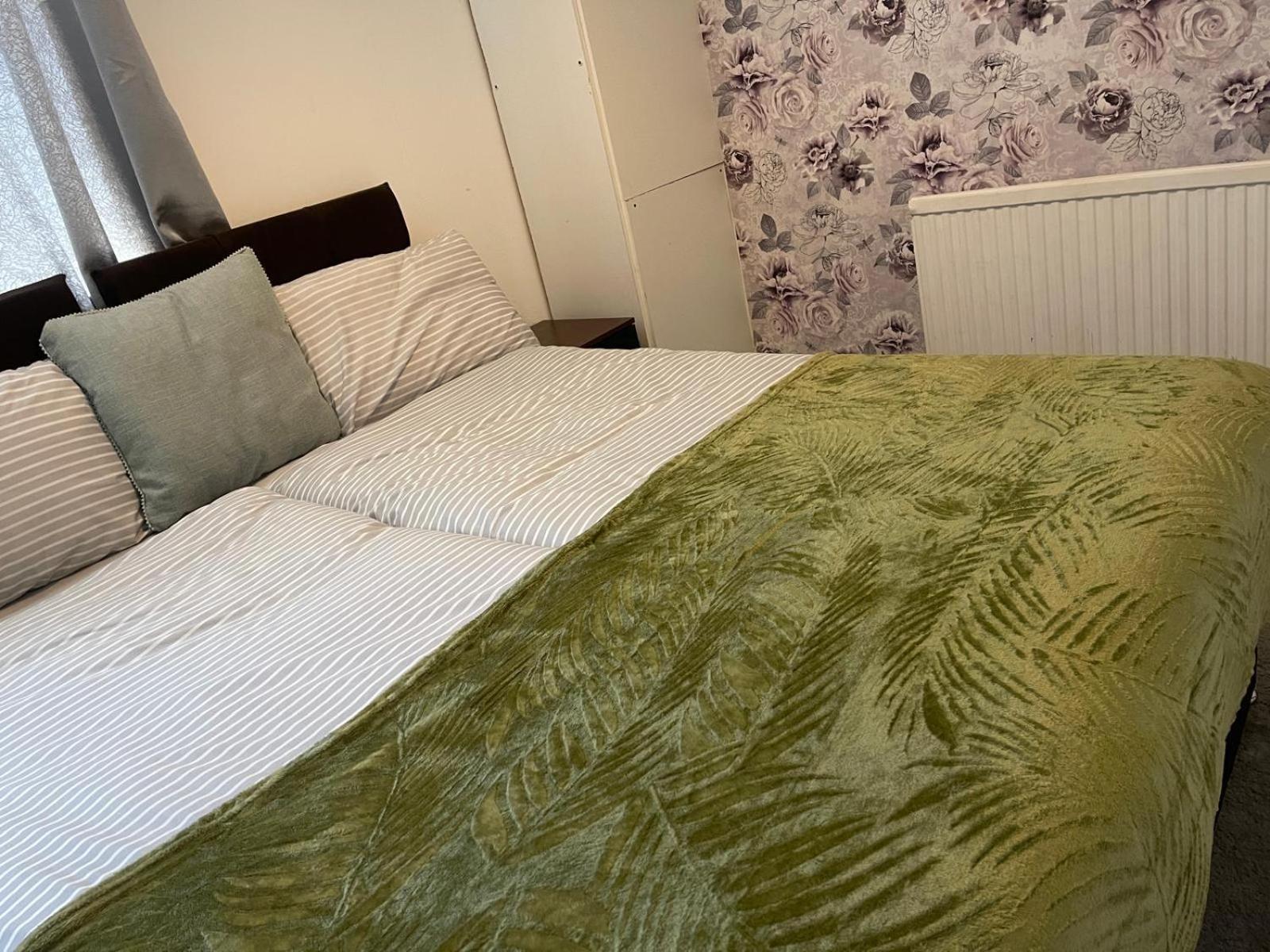 Basildon 3 Bedroom - Free Parking Private Garden Bagian luar foto