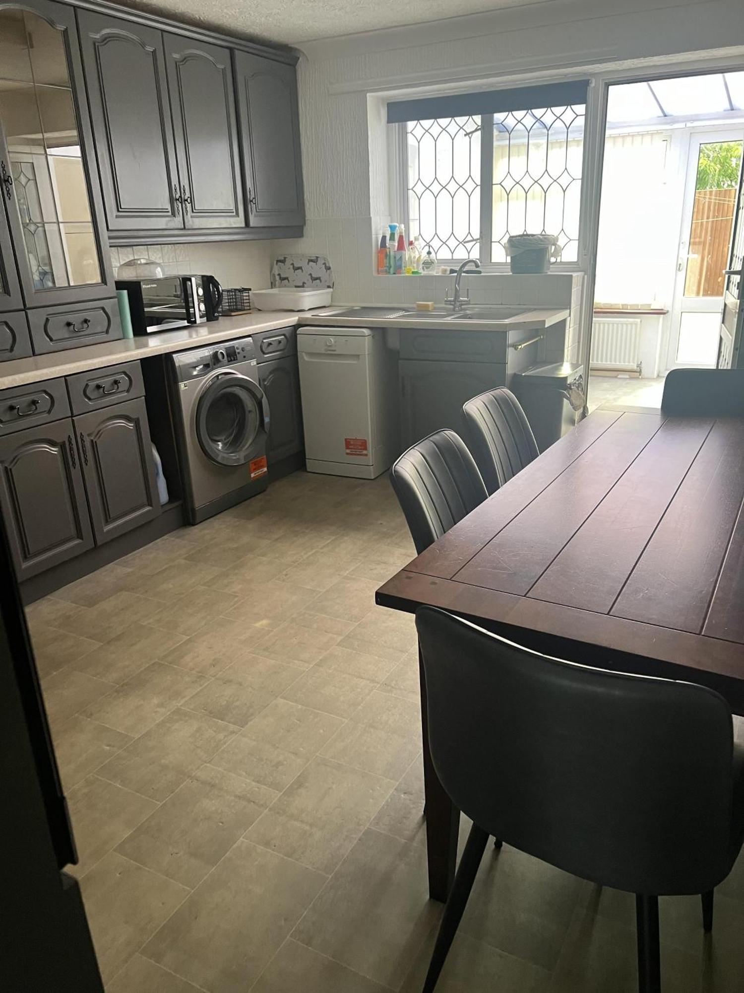 Basildon 3 Bedroom - Free Parking Private Garden Bagian luar foto